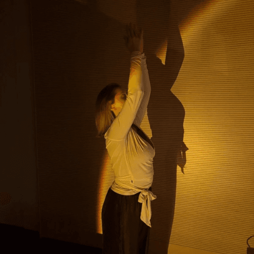 Yoga bei warmem Licht